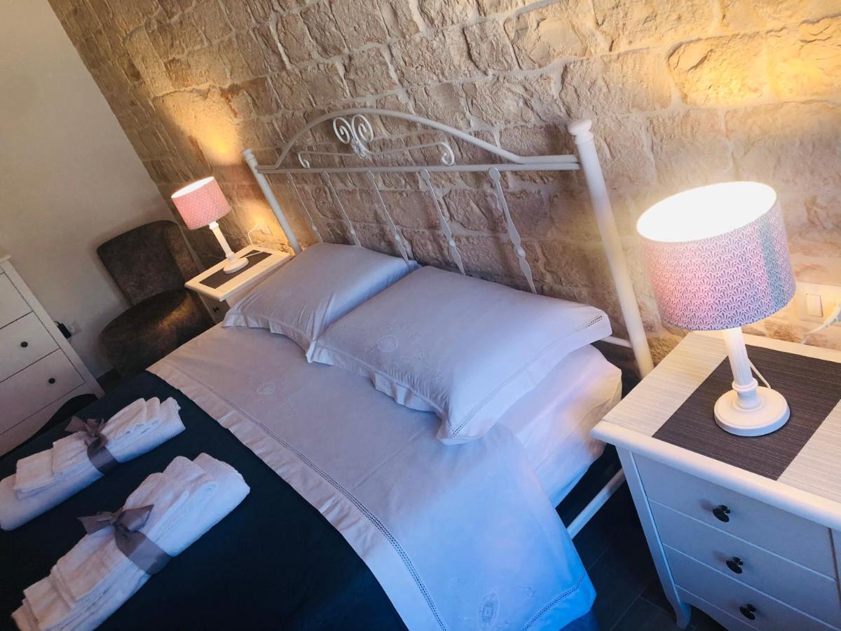 Nido Di Pietra-Dimora In Centro Bed & Breakfast อัลเบโรเบลโล ภายนอก รูปภาพ